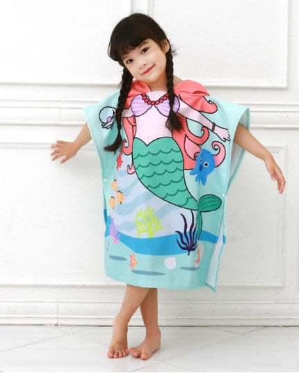 Ręcznik dziecięcy z kapturem z bajkowymi postaciami