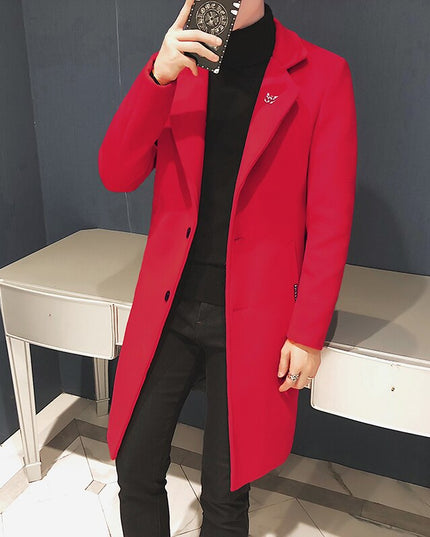 Męski płaszcz zapinany na guziki o kroju trencza