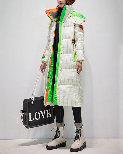 Damska kurtka zimowa z połyskującego materiału z kolorowymi wstawkami