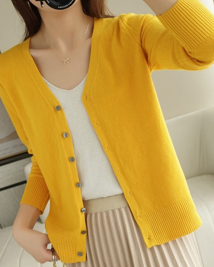 Damski sweter typu kardigan zapinany na guziki