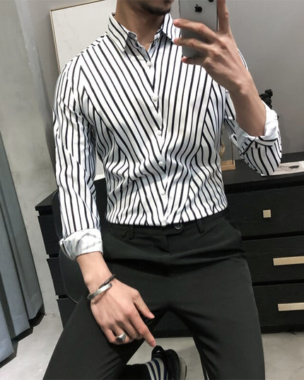 Męska koszula w paski o prostym kroju