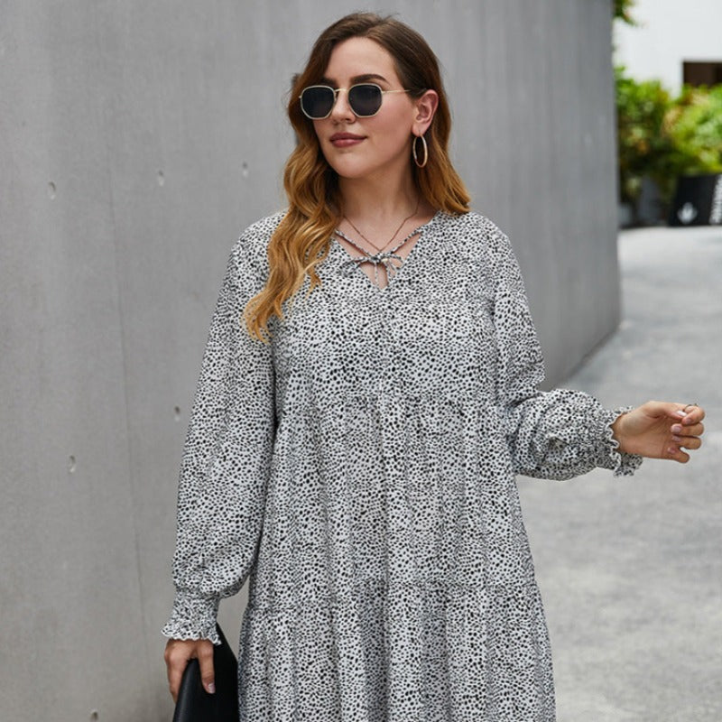 Sukienka plus size w centki z bufiastymi rękawami