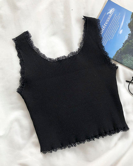 Damski crop top na ramiączkach prążkowany z koronkowym wykończeniem