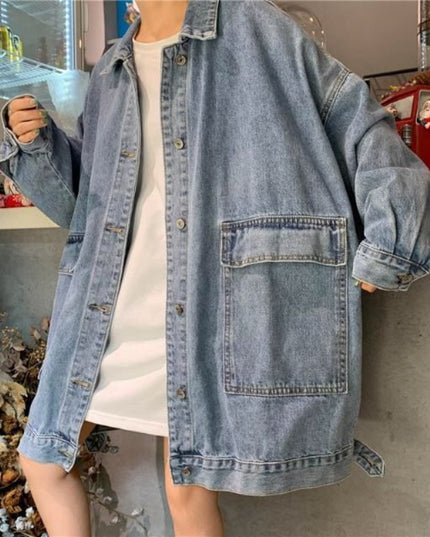 Damska kurtka jeansowa o kroju oversize z dużymi kieszeniami