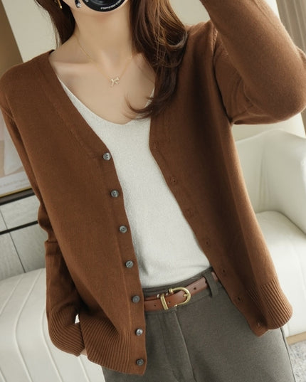 Damski sweter typu kardigan zapinany na guziki