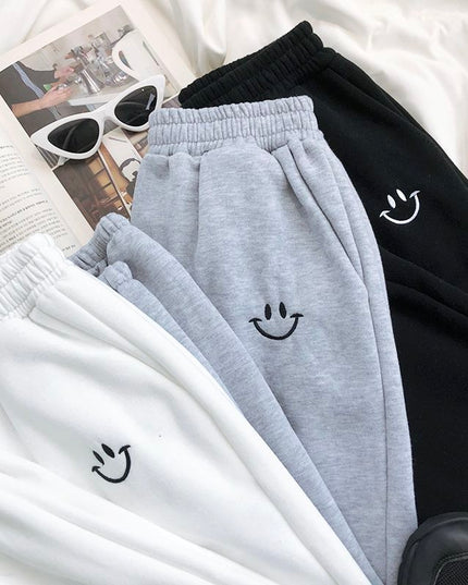 Damskie spodnie dresowe z naszywką