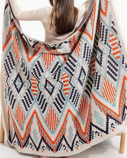 Koc we wzory w stylu BOHO z frędzlami