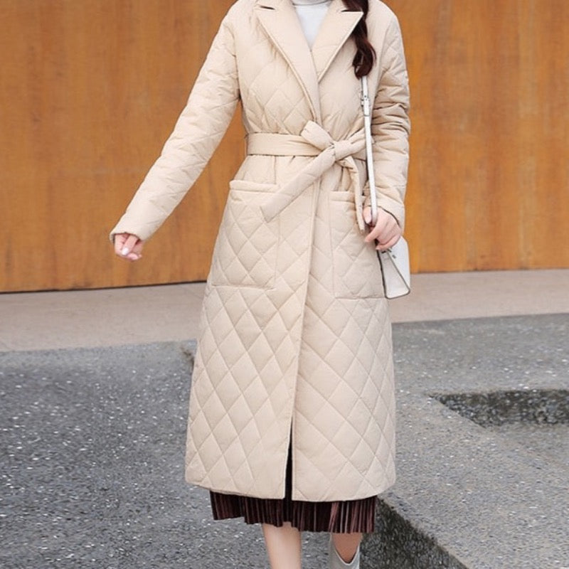 Damski długi płaszcz pikowany z wiązaniem