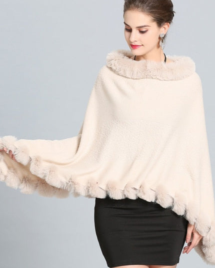 Damski sweter typu ponczo obszyty sztucznym futerkiem