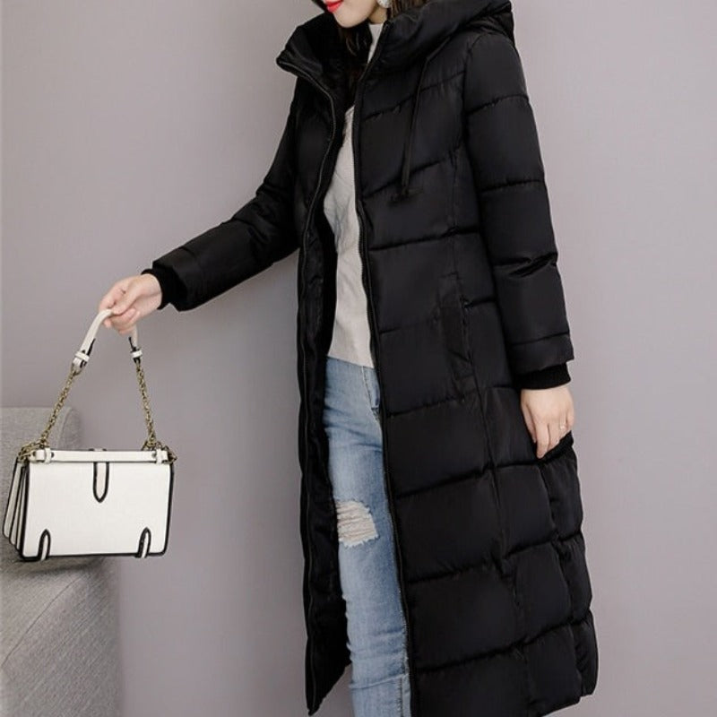 Damski płaszcz zimowy z kapturem