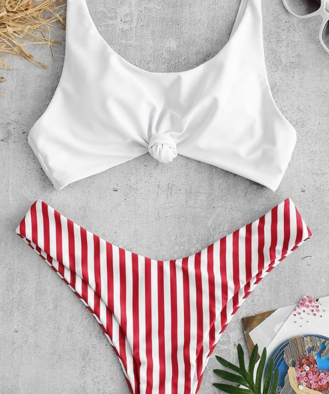 Damski dwuczęściowy strój kąpielowy z ozdobnym wiązaniem w paski