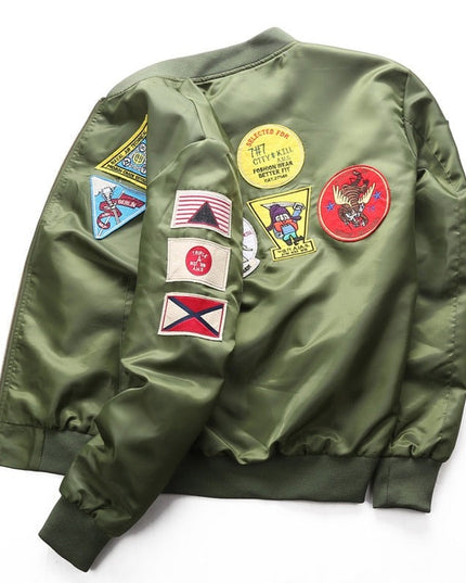 Męska kurtka przejściowa bomberka z naszywkami