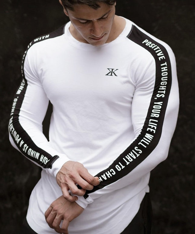 Męska koszulka z długim rękawem sportowa z napisami na rękawach