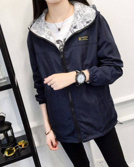 Damska kurtka przejściowa przeciwdeszczowa z kapturem o luźnym kroju