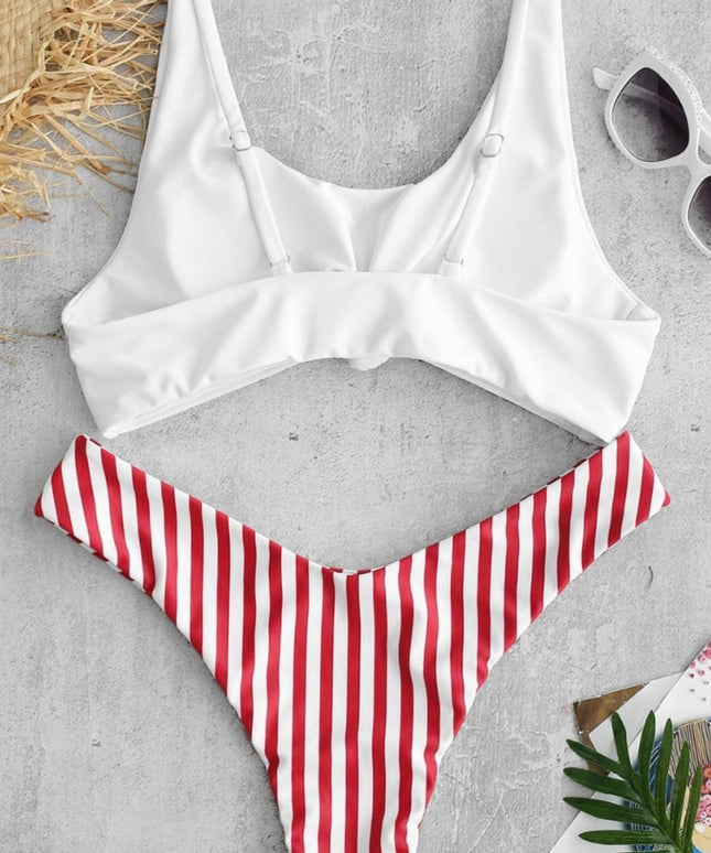 Damski dwuczęściowy strój kąpielowy z ozdobnym wiązaniem w paski