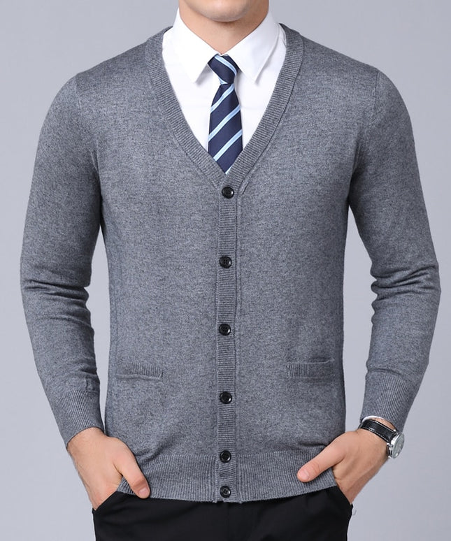 Męski sweter typu kardigan zapinany na guziki