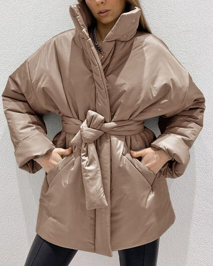 Damska kurtka zimowa wiązana w talii