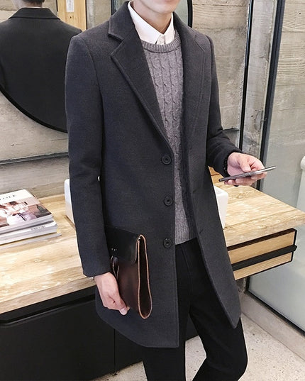 Męski płaszcz trzyrzędowy o klasycznym kroju