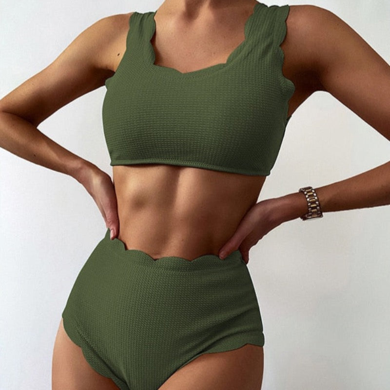 Damski dwuczęściowy strój kąpielowy bikini z wysokim stanem i falowanym wykończeniem