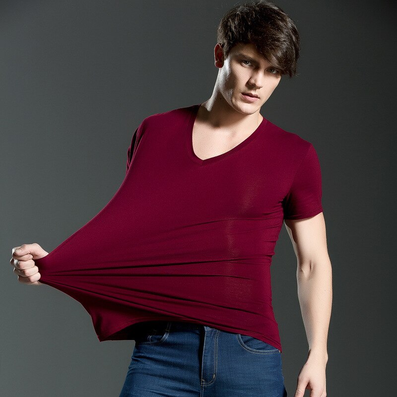 Męski T-shirt klasyczny z dekoltem V