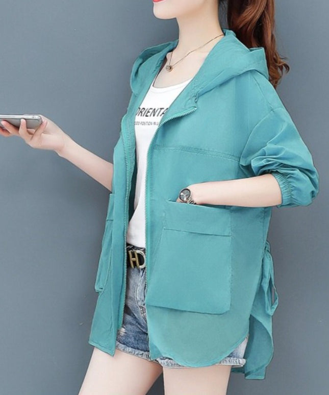 Damska kurtka przejściowa przeciwdeszczowa ze ściągaczem z tyłu