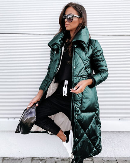 Damska kurtka zimowa z połyskującej tkaniny z kołnierzem