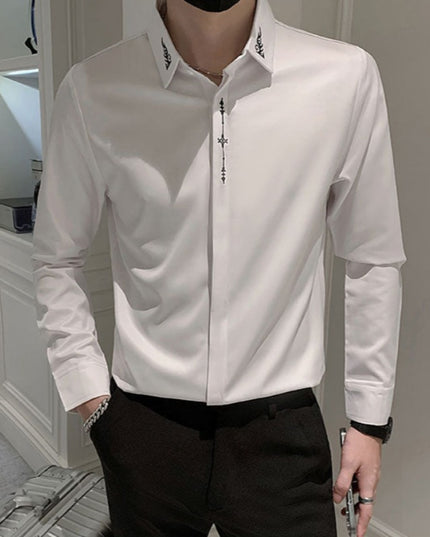 Męska koszula z drobnym haftem o prostym kroju