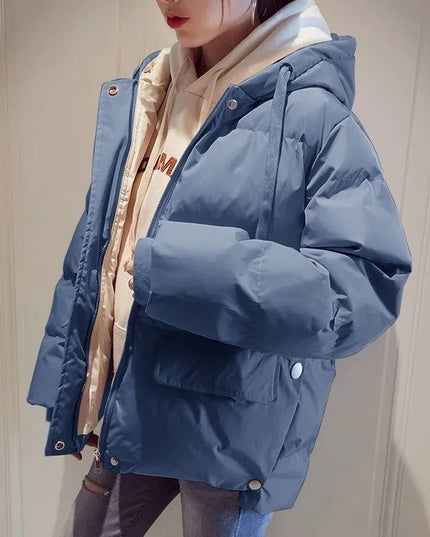 Damska kurtka zimowa z kapturem i kieszeniami