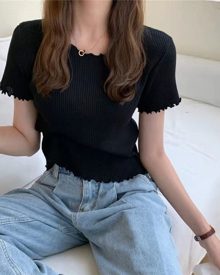Damski T-shirt w prążki z falbanką