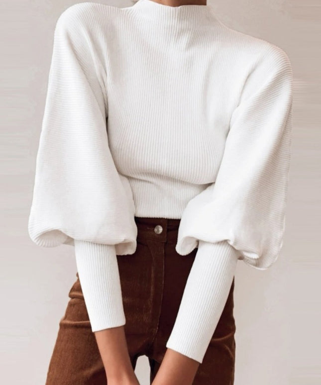 Damski sweter z golfem i bufiastymi rękawami