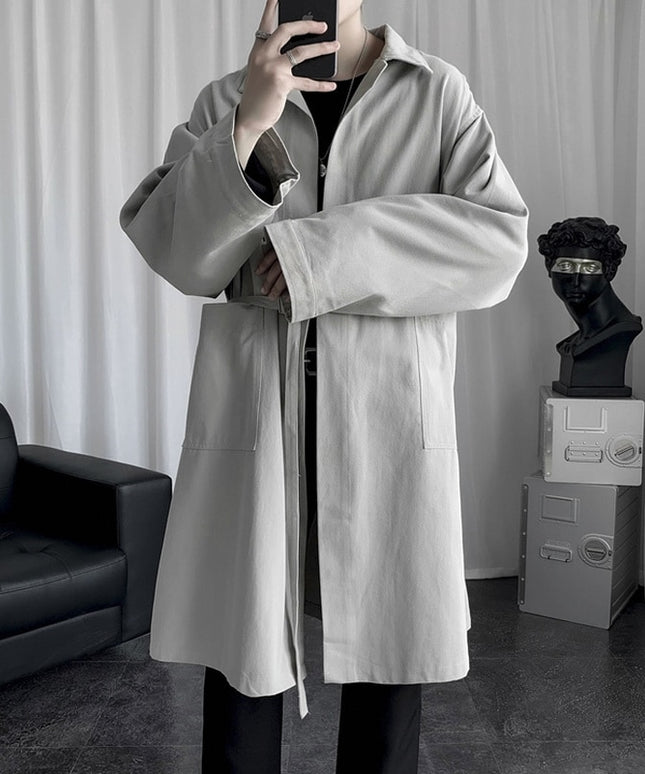 Męski płaszcz z wiązaniem