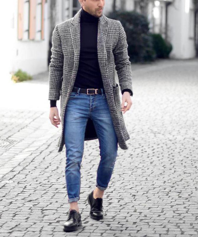 Męski płaszcz w kratkę długości przed kolano