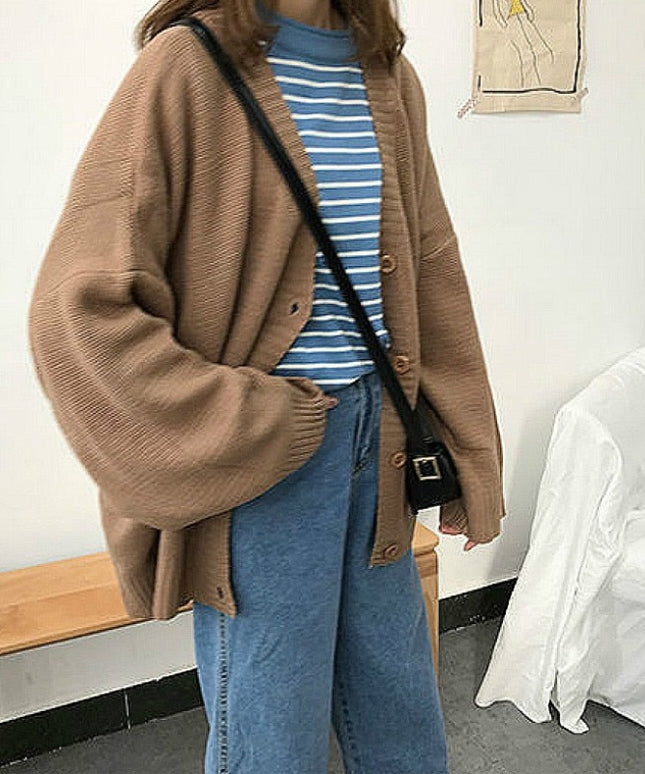 Damski sweter typu kardigan z szerokimi rękawami