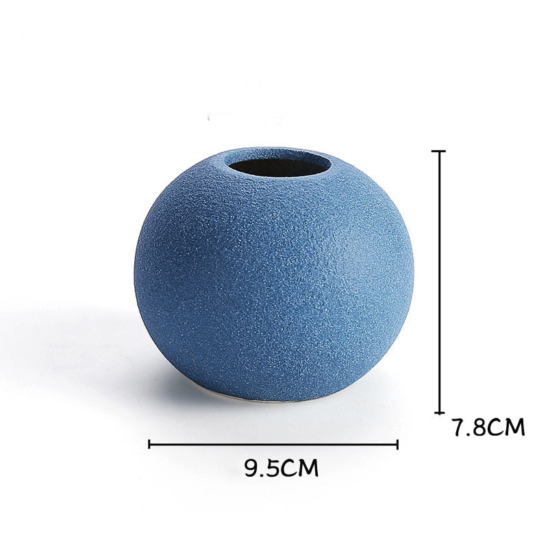 Wazon ceramiczny o geometrycznych kształtach