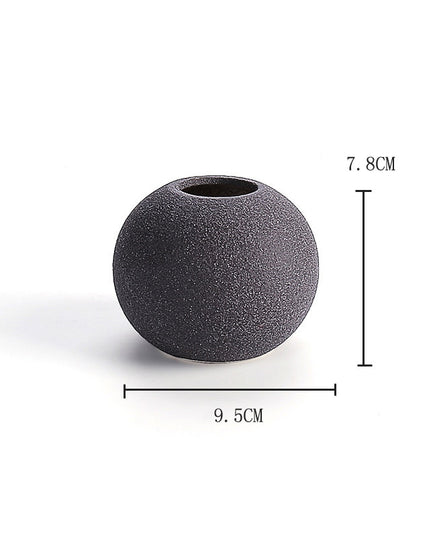 Wazon ceramiczny o geometrycznych kształtach