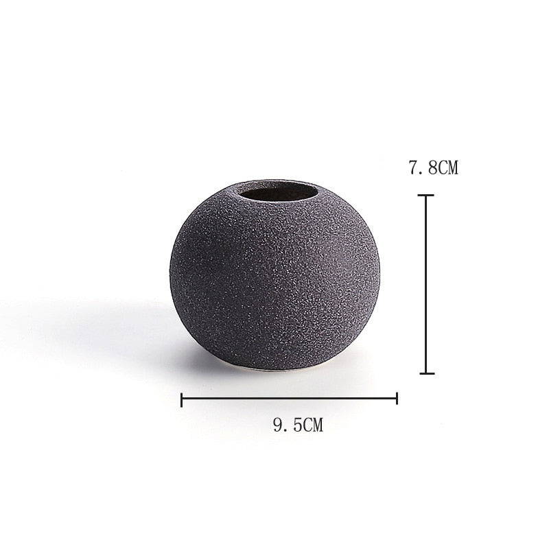 Wazon ceramiczny o geometrycznych kształtach
