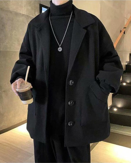 Męski płaszcz oversize zapinany na guziki