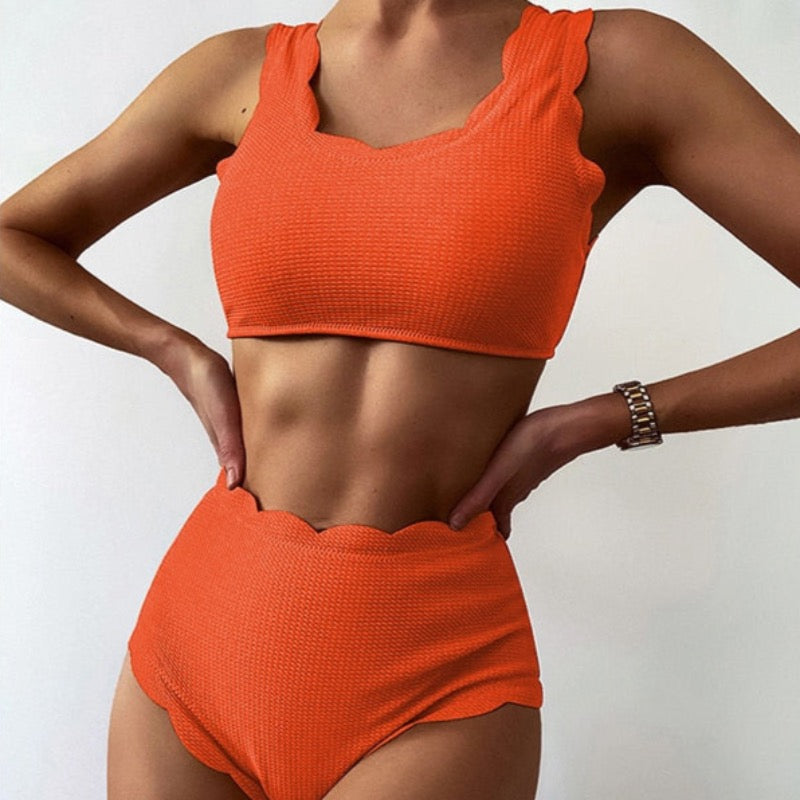 Damski dwuczęściowy strój kąpielowy bikini z wysokim stanem i falowanym wykończeniem