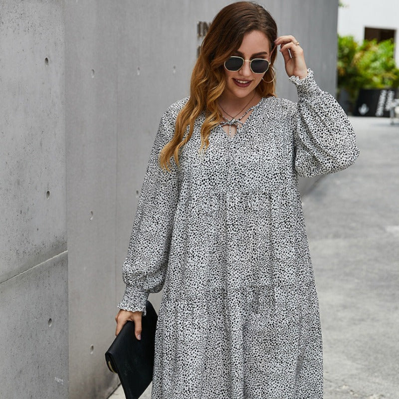 Sukienka plus size w centki z bufiastymi rękawami