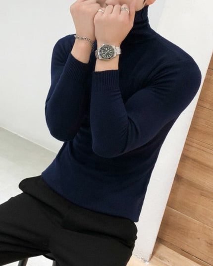 Męski sweter typu golf o dopasowanym kroju