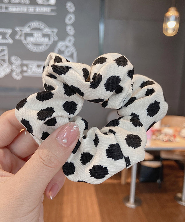 Gumka do włosów scrunchie biała w kropki - Akcesoria do stylizacji włosów