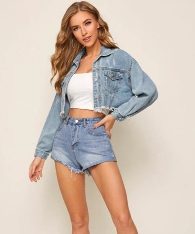 Damska kurtka jeansowa o luźnym kroju z przetarciami