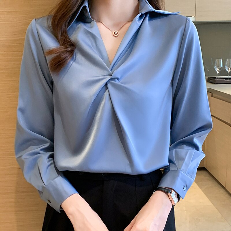 Damska koszula ze splotem na dekolcie