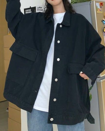 Damska kurtka jeansowa o kroju oversize z dużymi kieszeniami