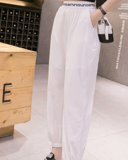 Damskie spodnie dresowe wykończone ozdobną gumą