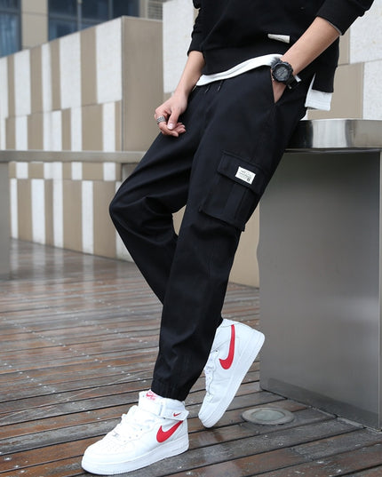 Męskie spodnie bojówki o prostym kroju