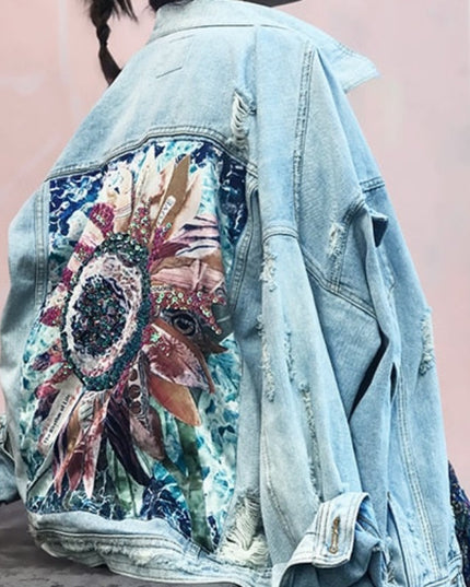 Damska kurtka jeansowa z nadrukiem na plecach i przetarciami