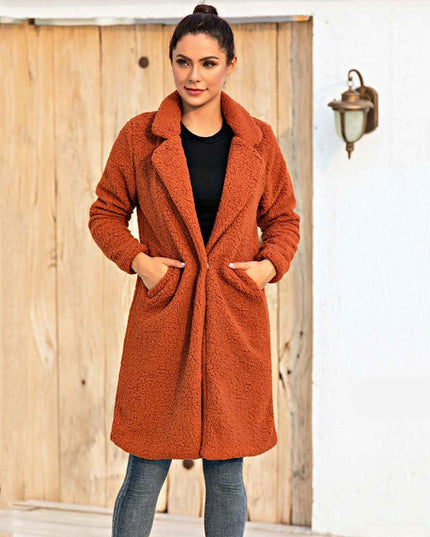 Damski płaszcz futrzany długości do kolana