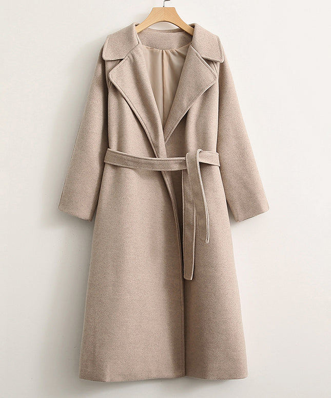 Damski płaszcz długości za kolano z wiązaniem w tali