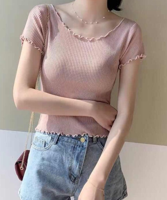 Damski T-shirt w prążki z falbanką